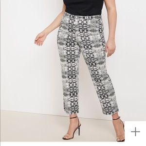 🫶🫶Eloquii Snake Print Relaxed Jean sz 18